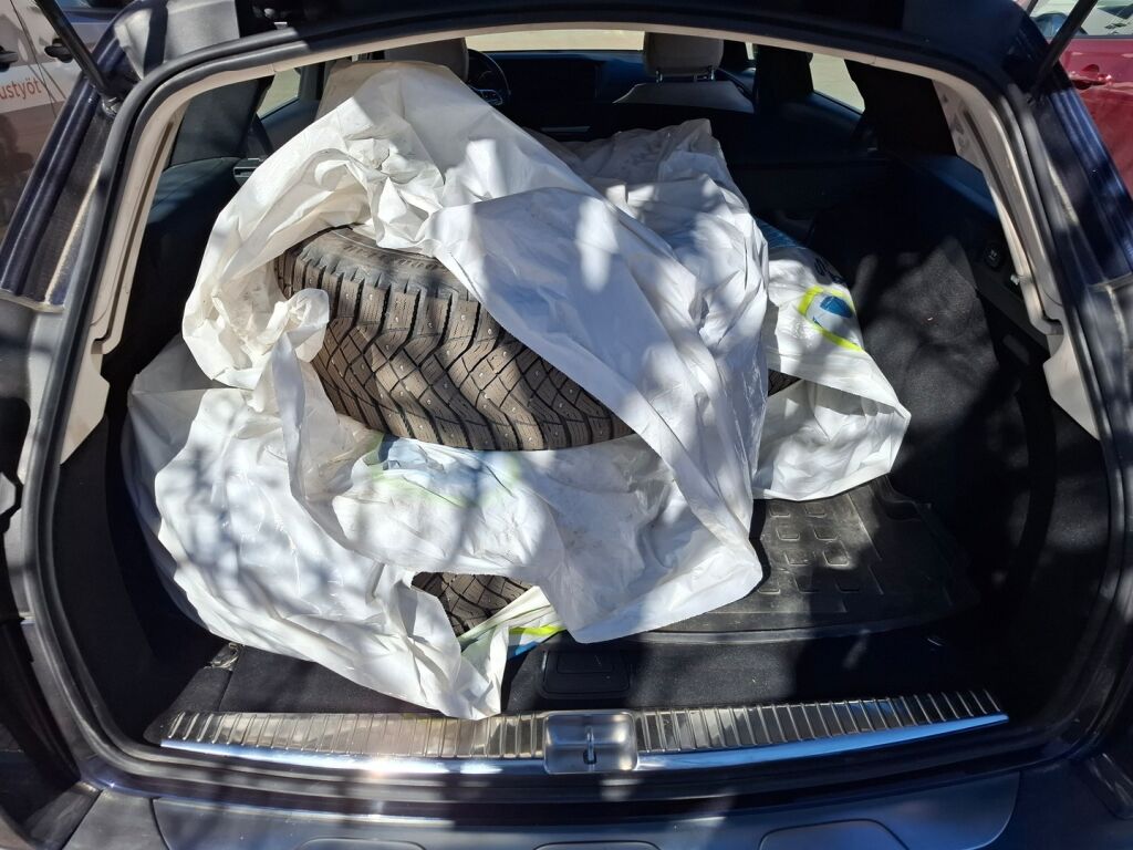 Mercedes-Benz E 2018 Sininen