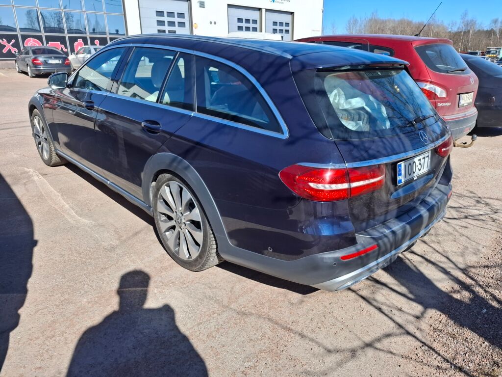 Mercedes-Benz E 2018 Sininen