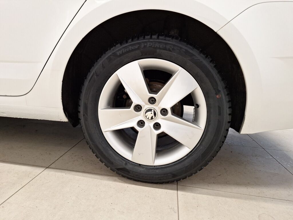 Skoda Octavia 2019 Valkoinen