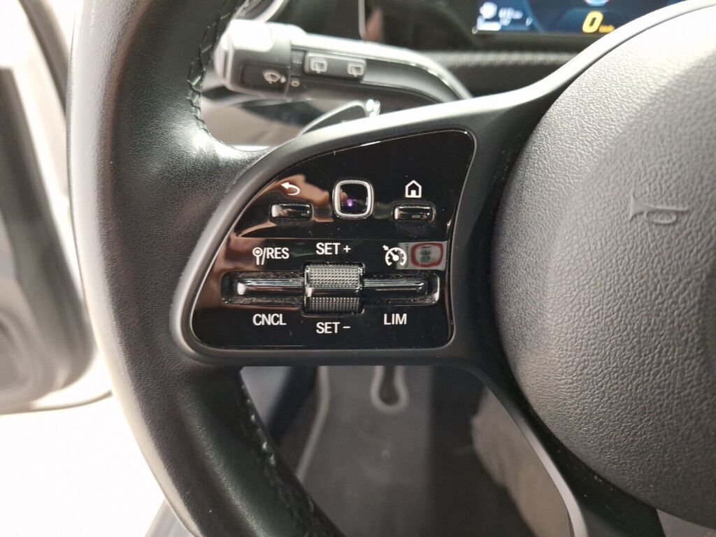 Mercedes-Benz A 2018 Valkoinen