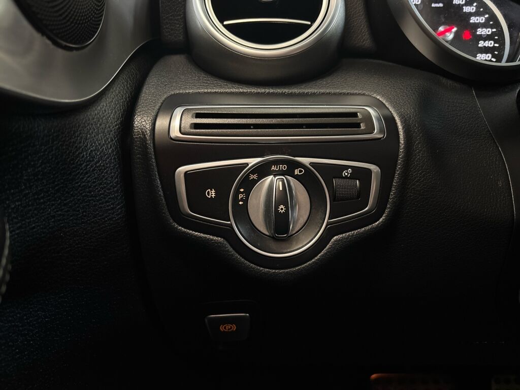 Mercedes-Benz C 2018 Musta