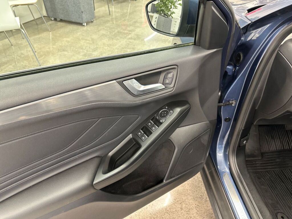 Ford Focus 2018 Sininen