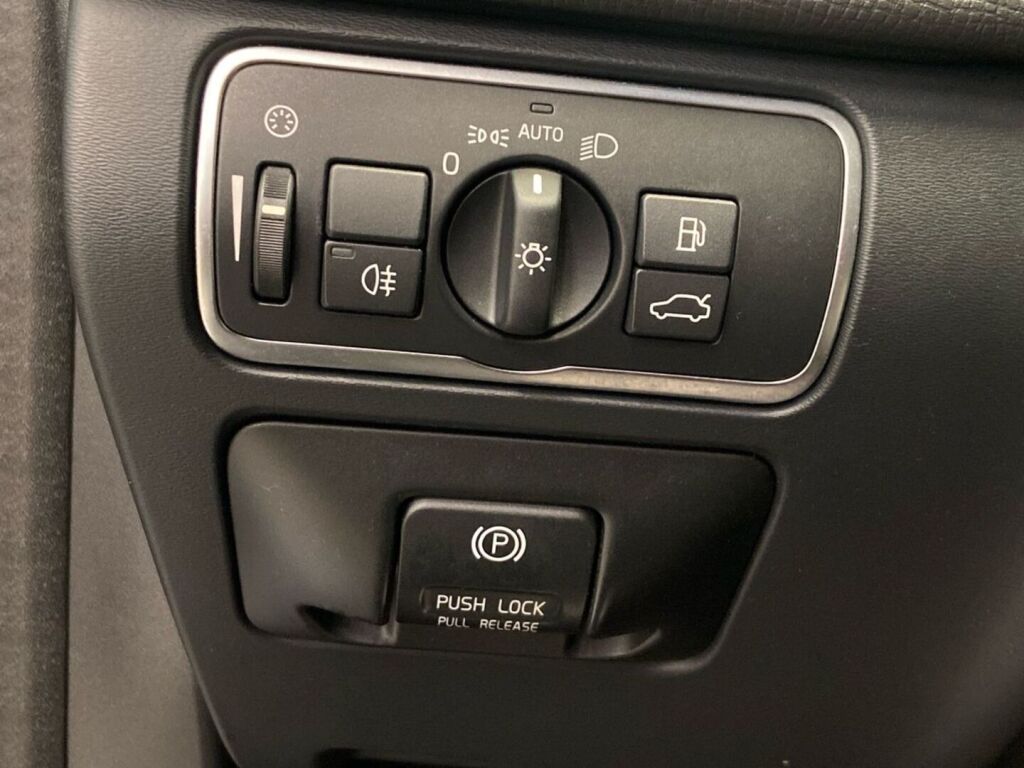 Volvo XC60 2015 Musta