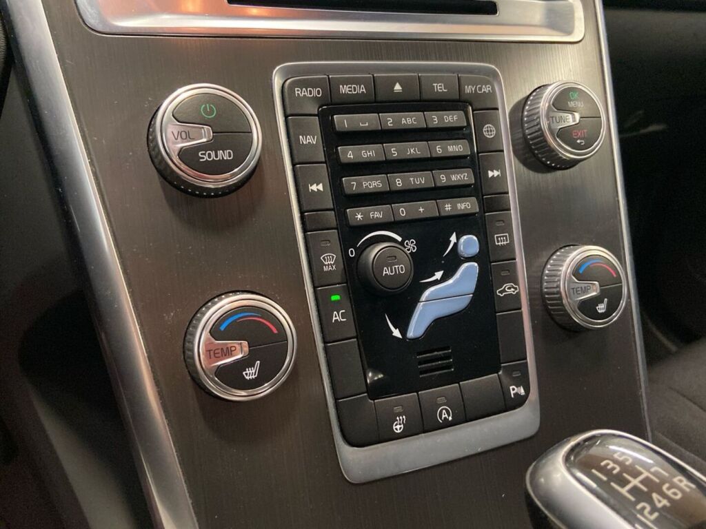 Volvo XC60 2015 Musta
