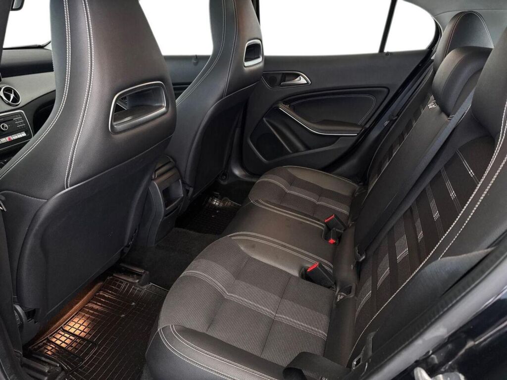 Mercedes-Benz GLA 2018 Musta