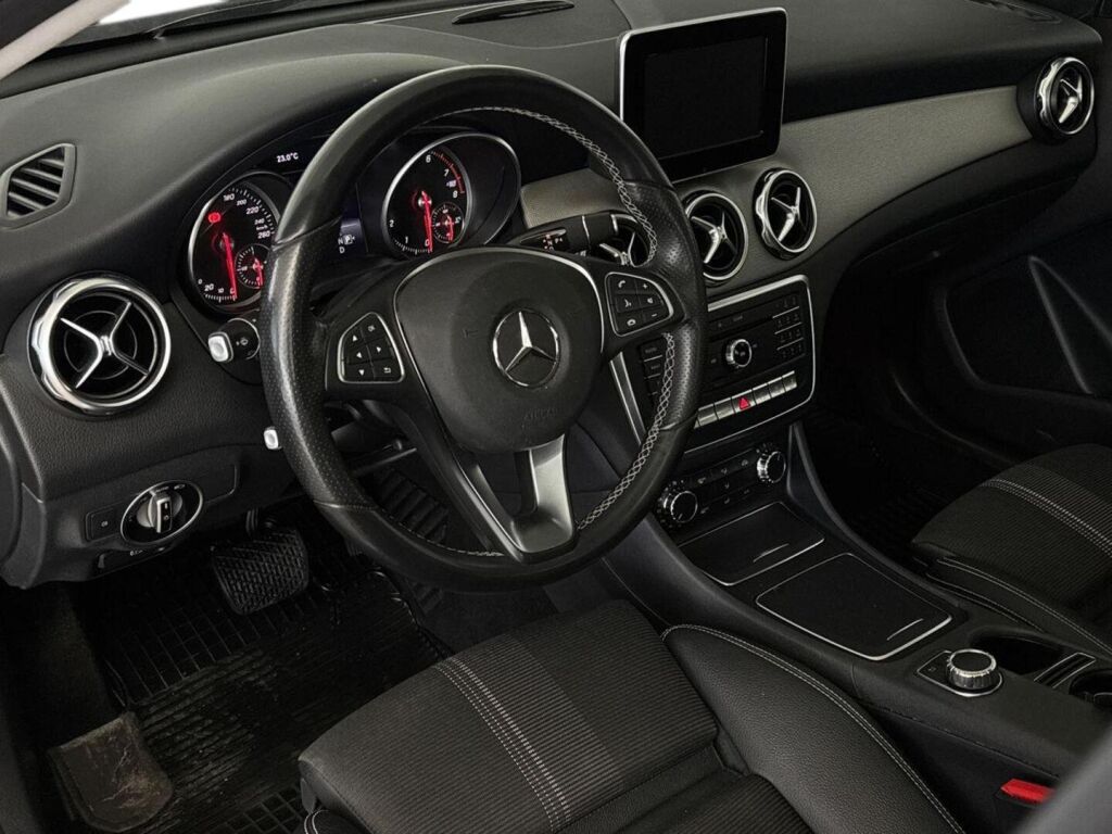 Mercedes-Benz GLA 2018 Musta