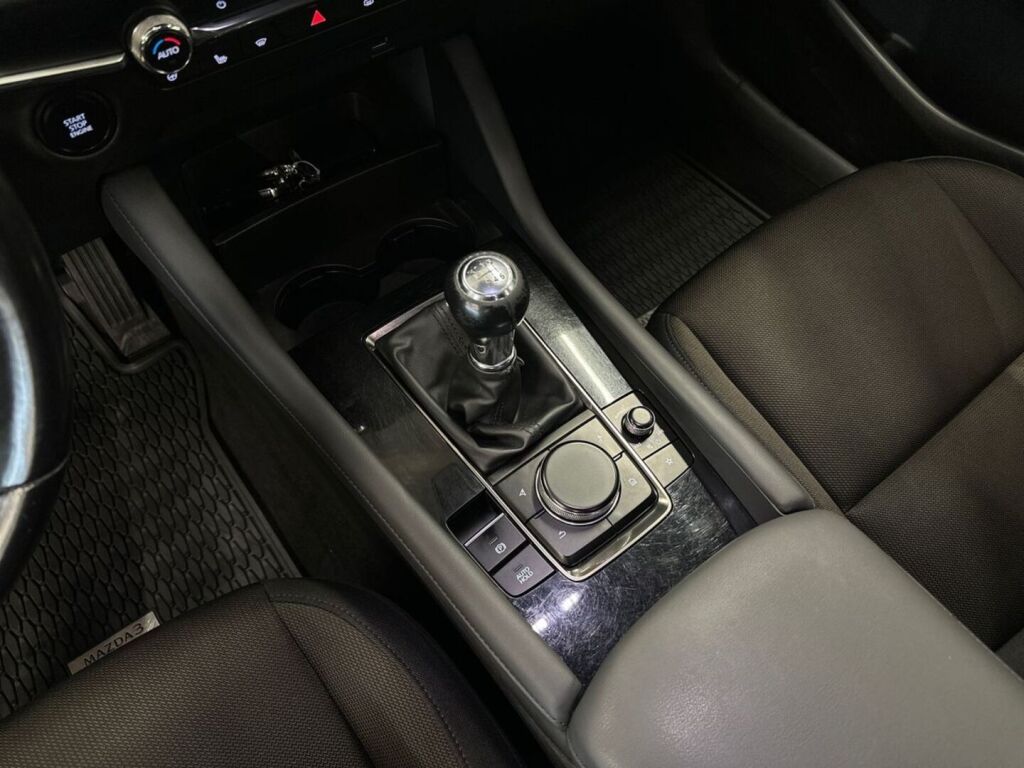 Mazda Mazda3 2019 Punainen