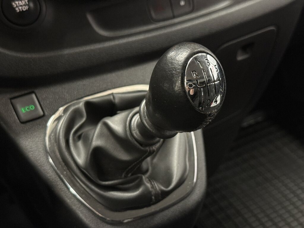 Opel Vivaro 2018 Valkoinen