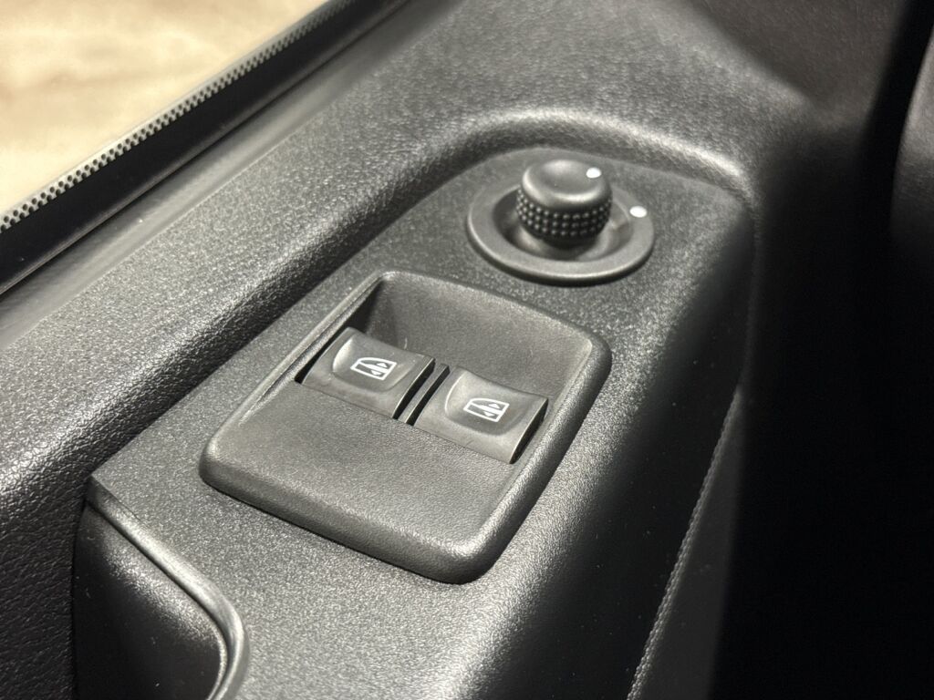 Opel Vivaro 2018 Valkoinen