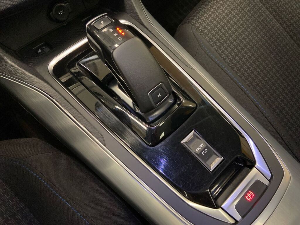 Peugeot 308 2020 Valkoinen