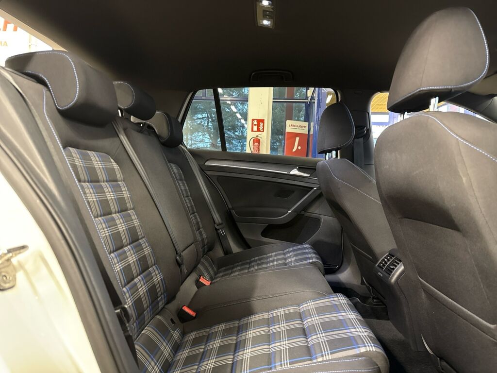 Volkswagen Golf 2020 Valkoinen