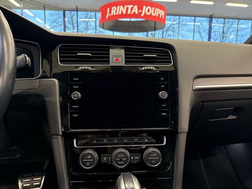 Volkswagen Golf 2020 Valkoinen