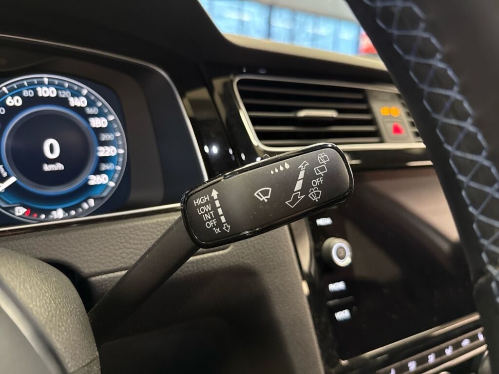 Volkswagen Golf 2020 Valkoinen