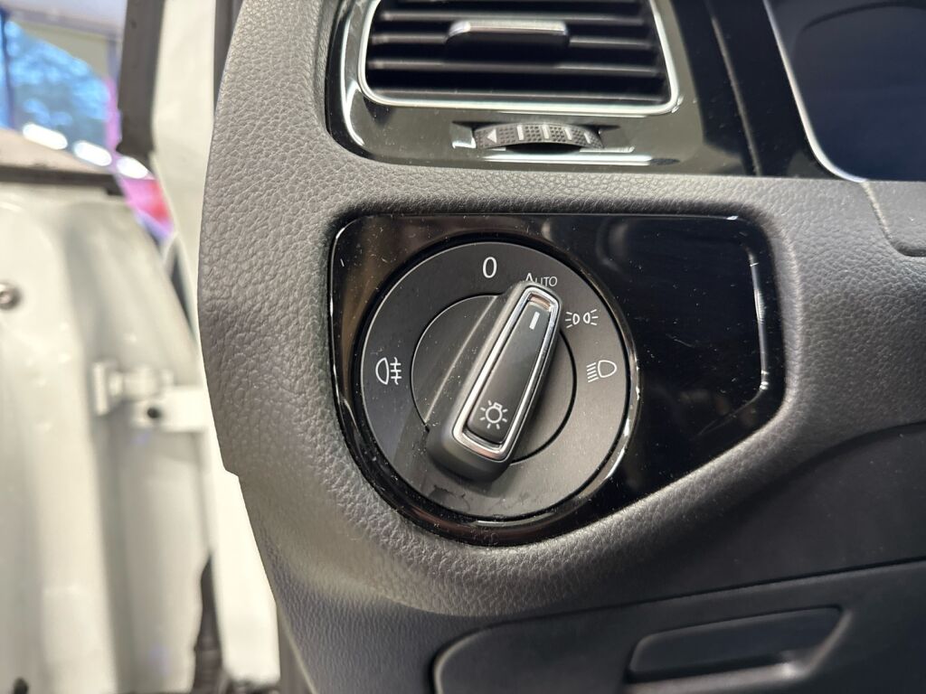 Volkswagen Golf 2020 Valkoinen