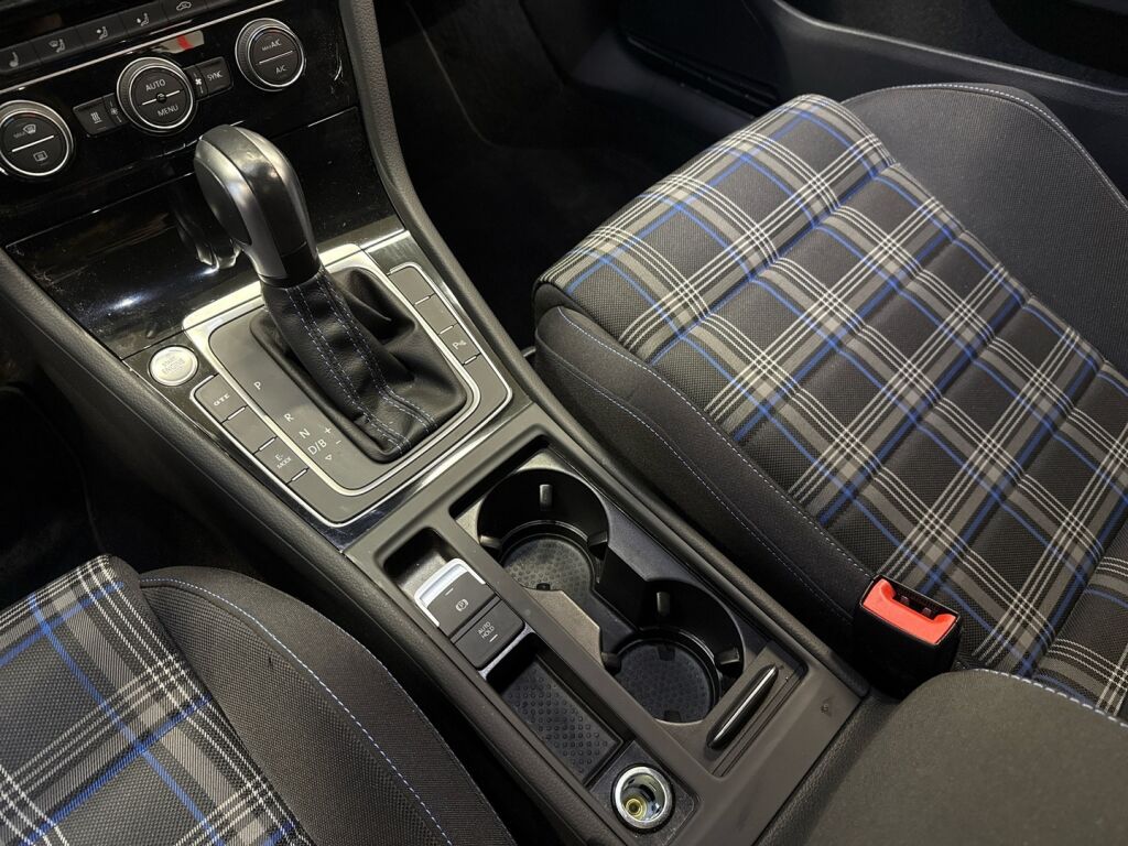 Volkswagen Golf 2020 Valkoinen