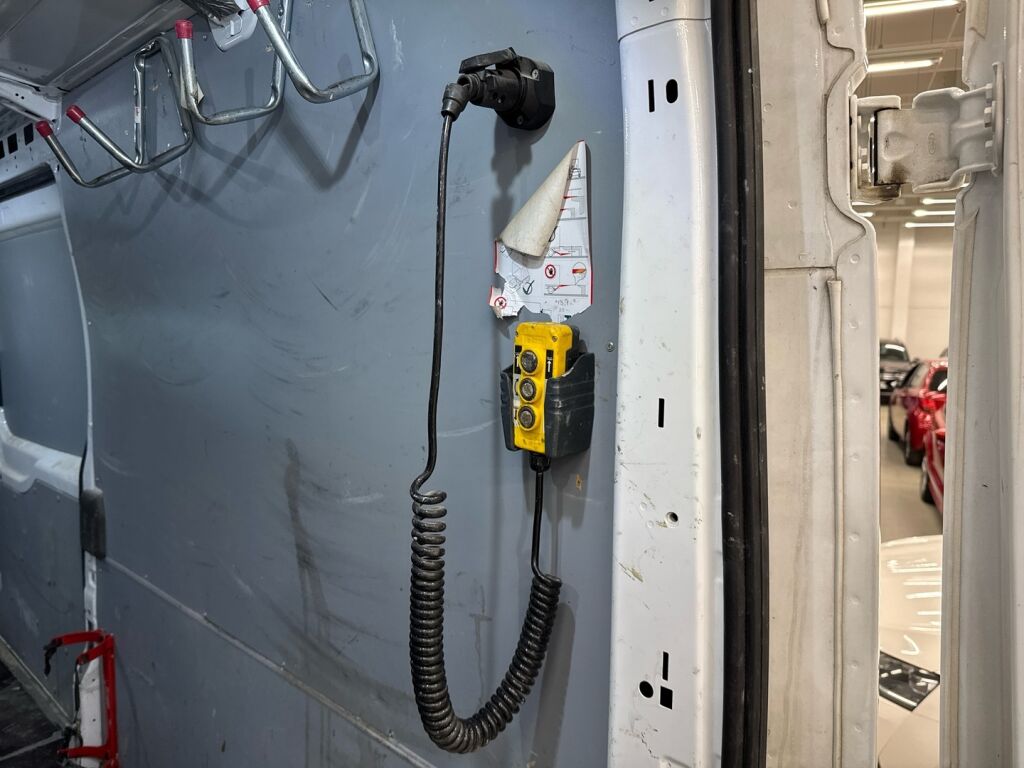 Ford Transit 2020 Valkoinen