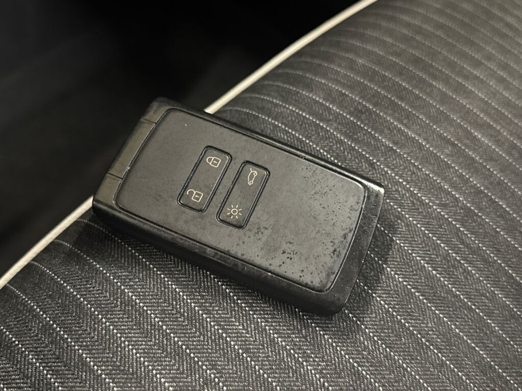 Renault Clio 2020 Musta