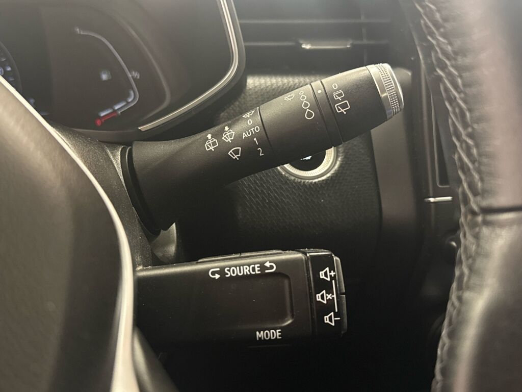 Renault Clio 2020 Musta