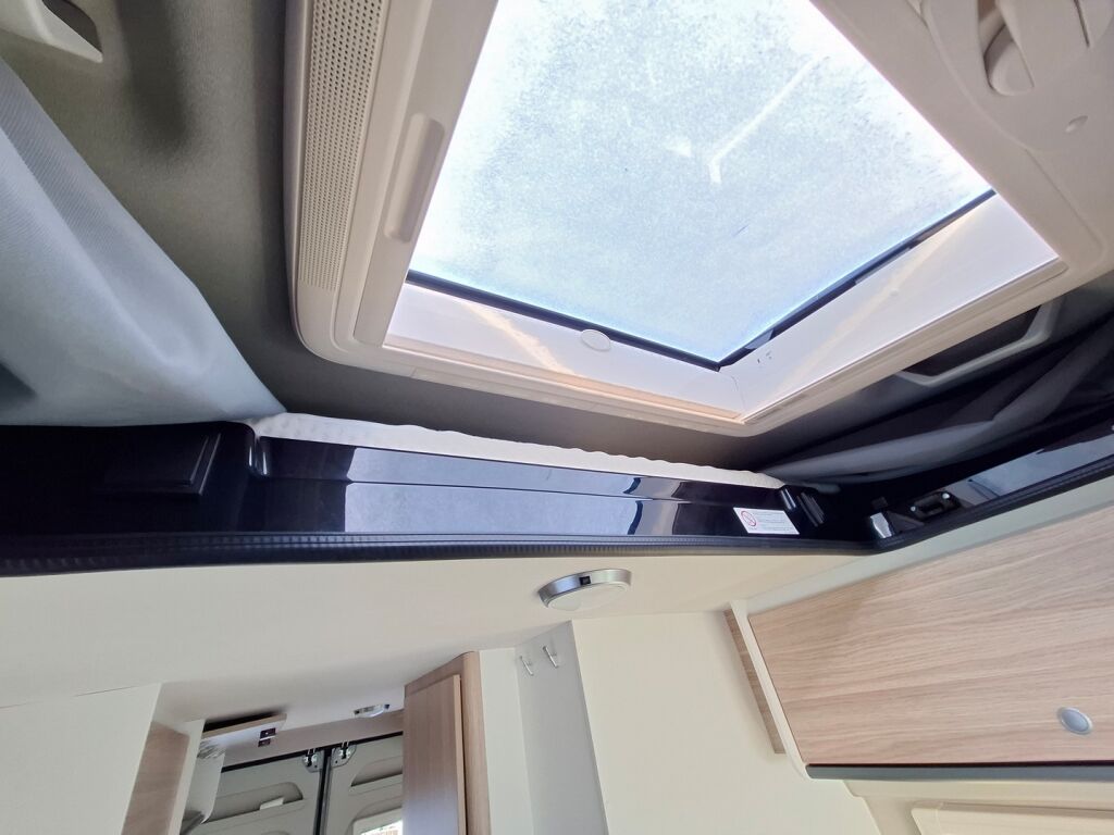 Sunlight Cliff VAN 600 2022 Harmaa