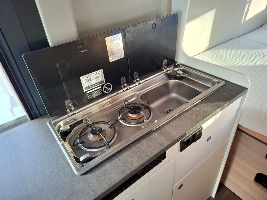 Sunlight Cliff VAN 600 2022 Harmaa