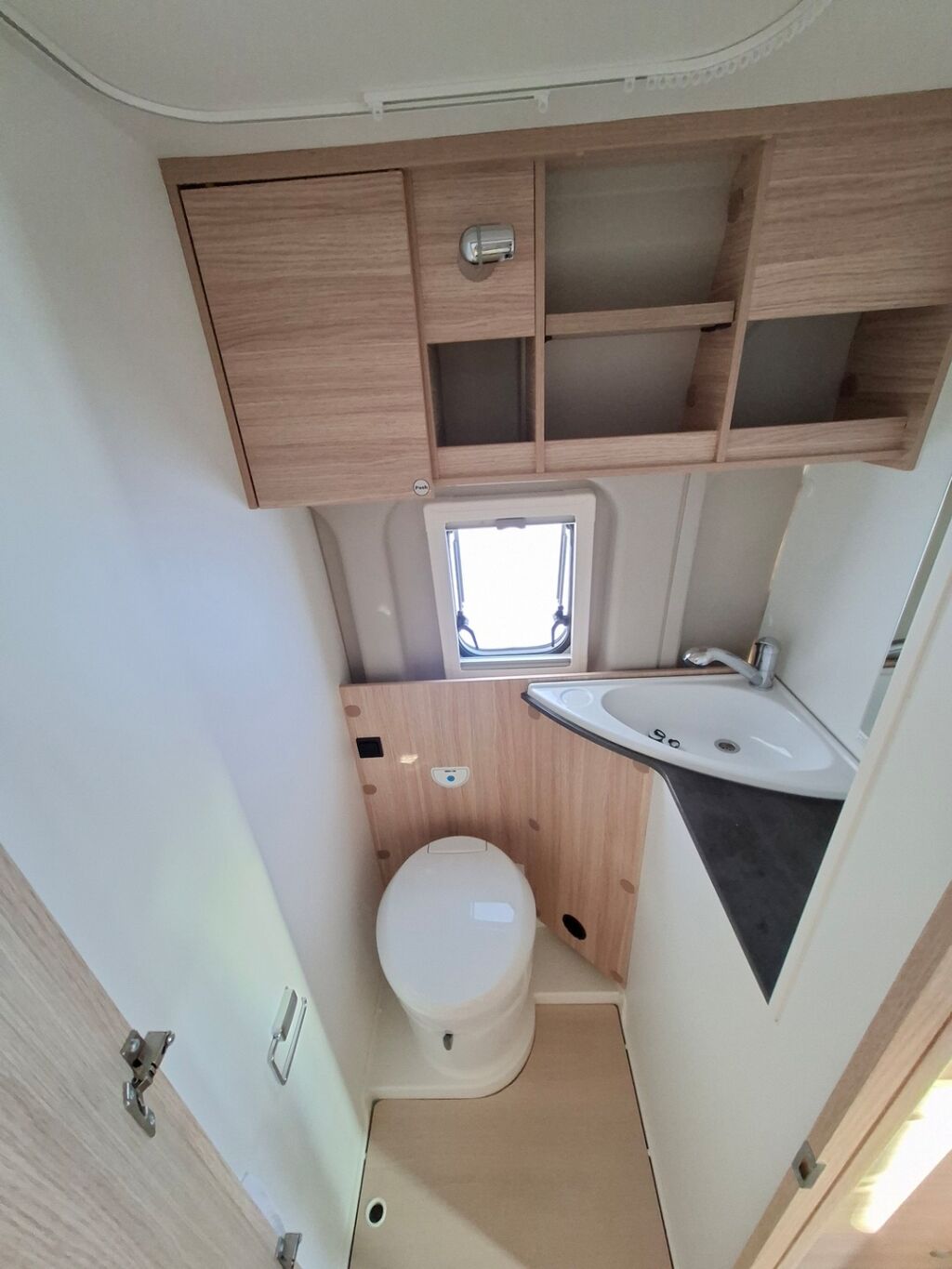 Sunlight Cliff VAN 600 2022 Harmaa