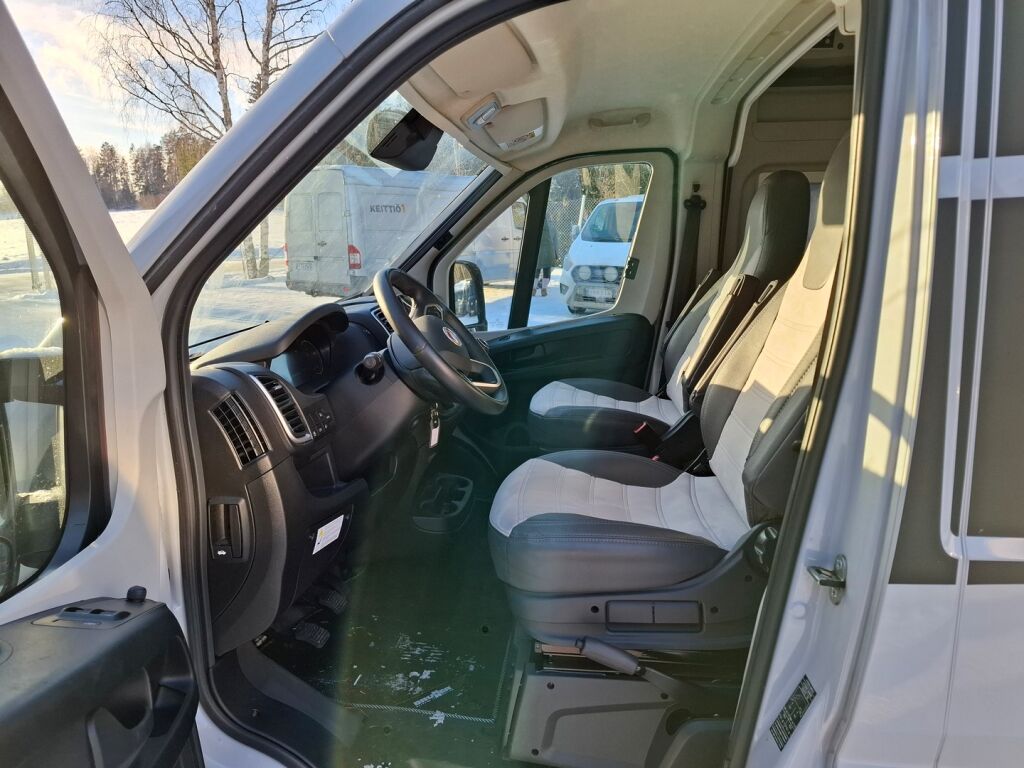 Sunlight Cliff VAN 600 2022 Harmaa