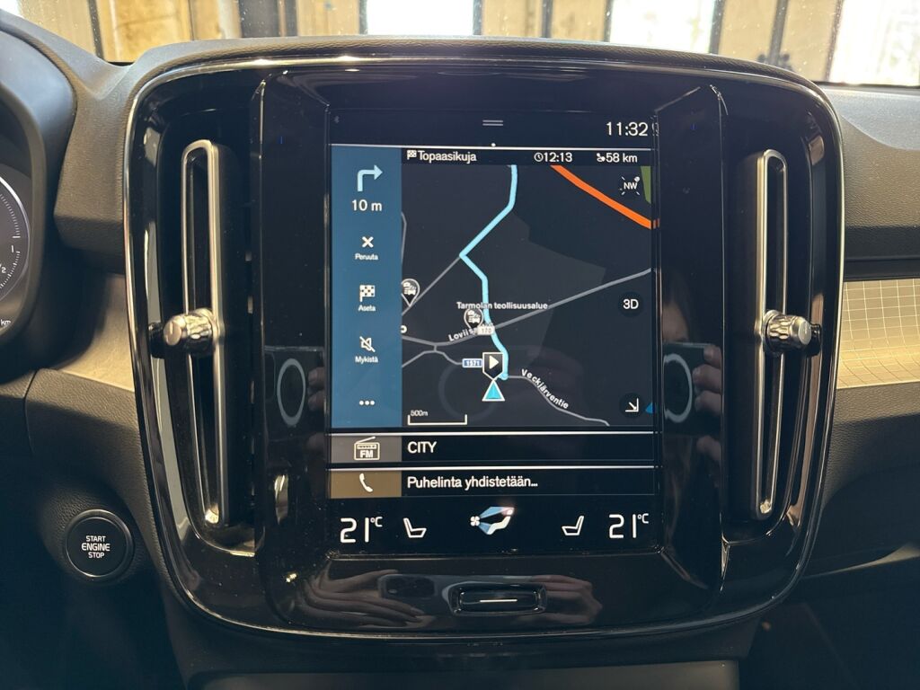 Volvo XC40 2021 Musta