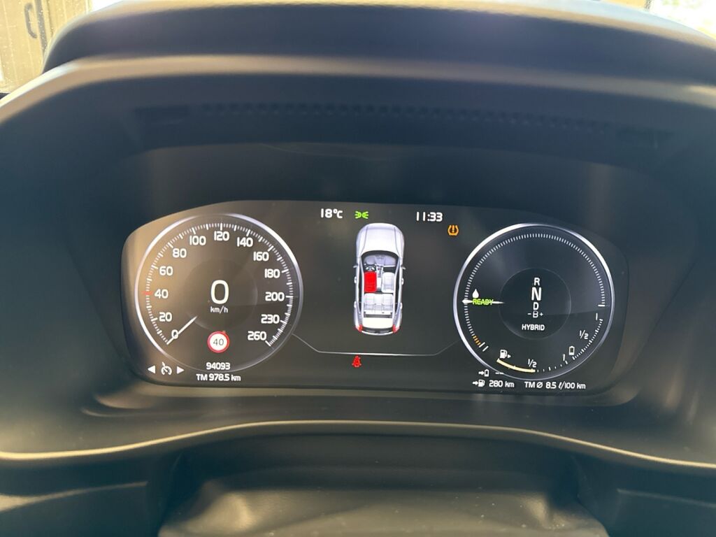 Volvo XC40 2021 Musta