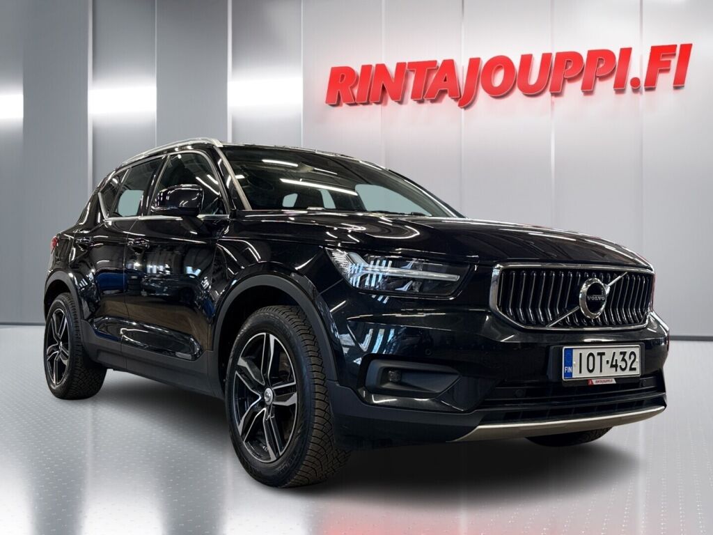 Volvo XC40 2021 Musta