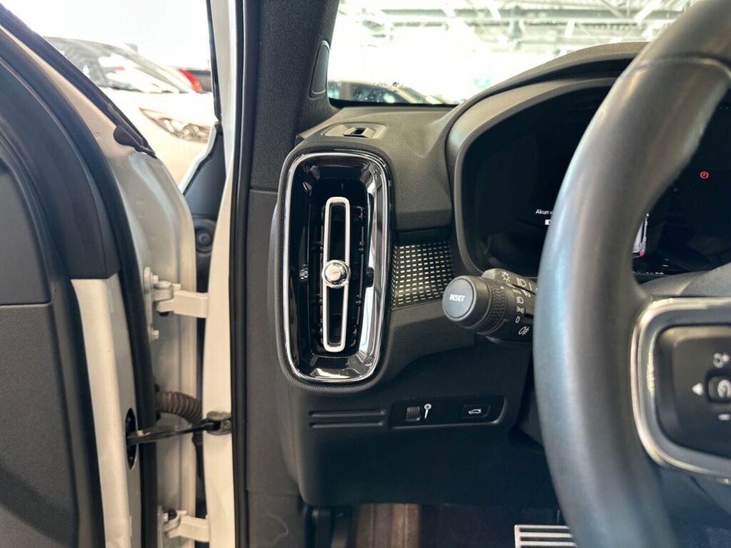 Volvo XC40 2022 Valkoinen