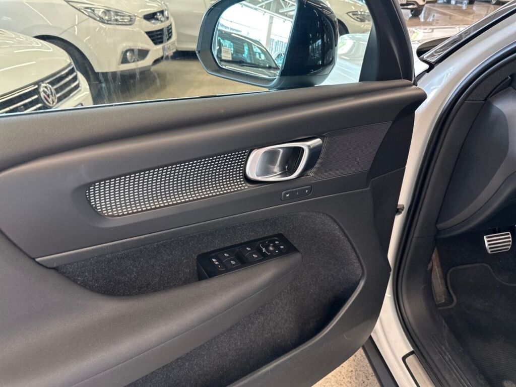 Volvo XC40 2022 Valkoinen