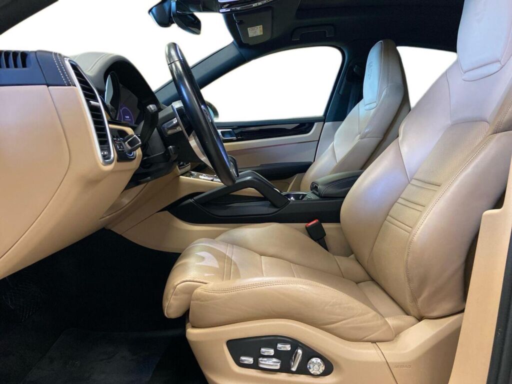 Porsche Cayenne 2021 Harmaa