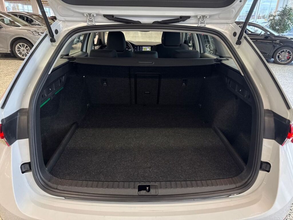 Skoda Octavia 2021 Valkoinen