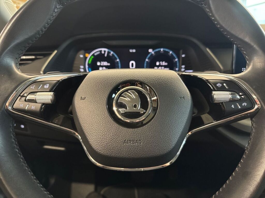 Skoda Octavia 2021 Valkoinen