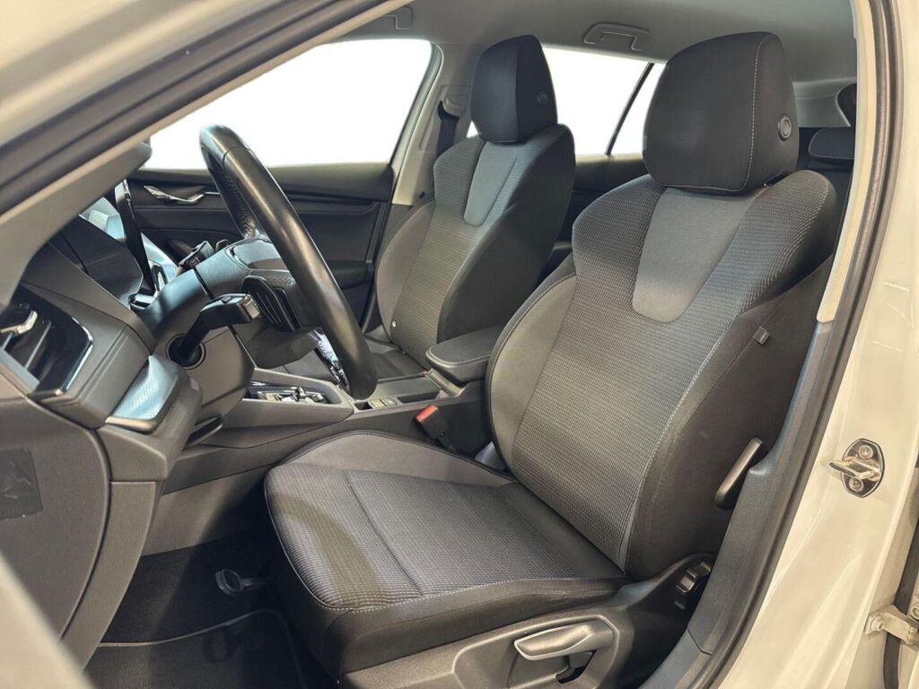 Skoda Octavia 2021 Valkoinen