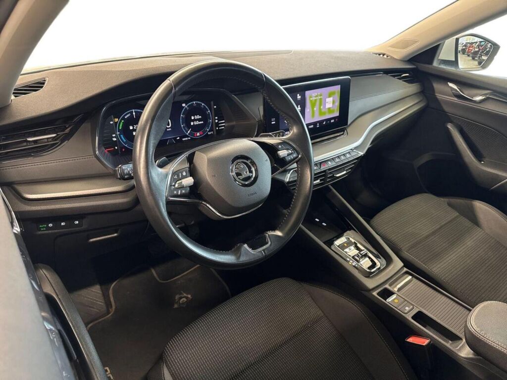 Skoda Octavia 2021 Valkoinen