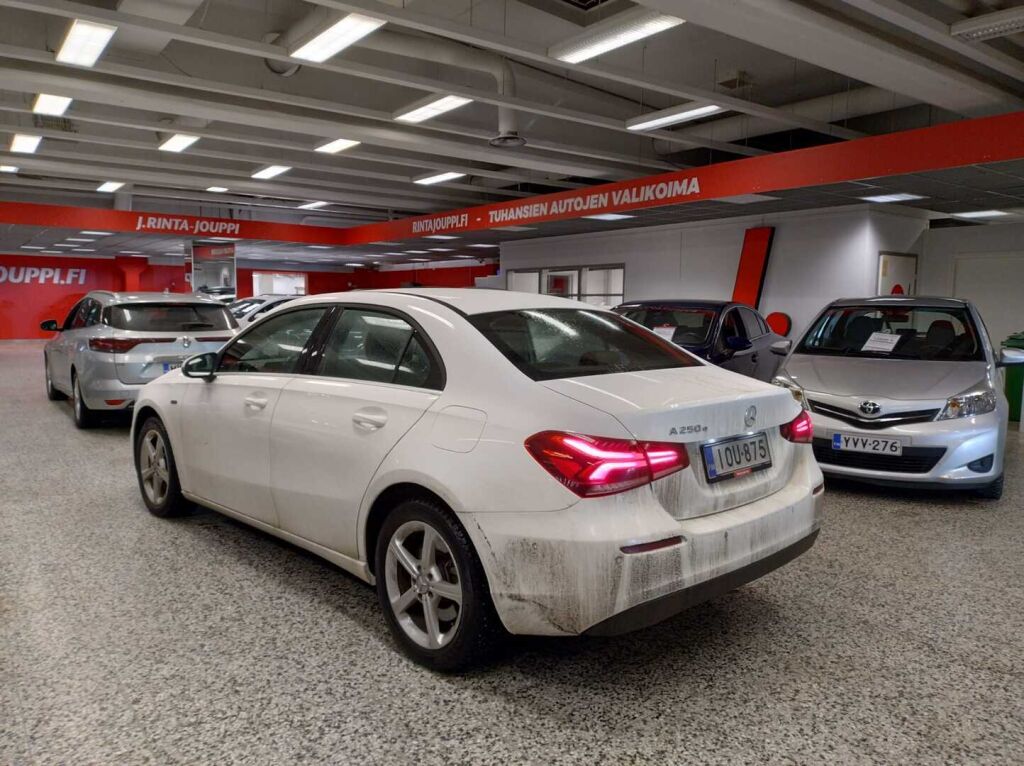 Mercedes-Benz A 2021 Valkoinen