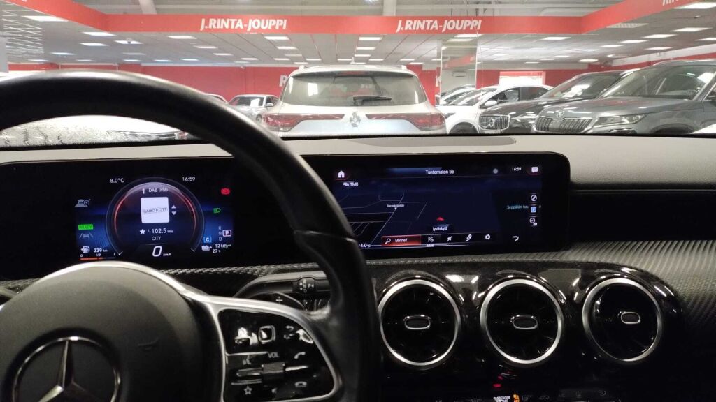 Mercedes-Benz A 2021 Valkoinen