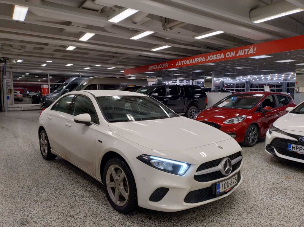 Mercedes-Benz A 2021 Valkoinen