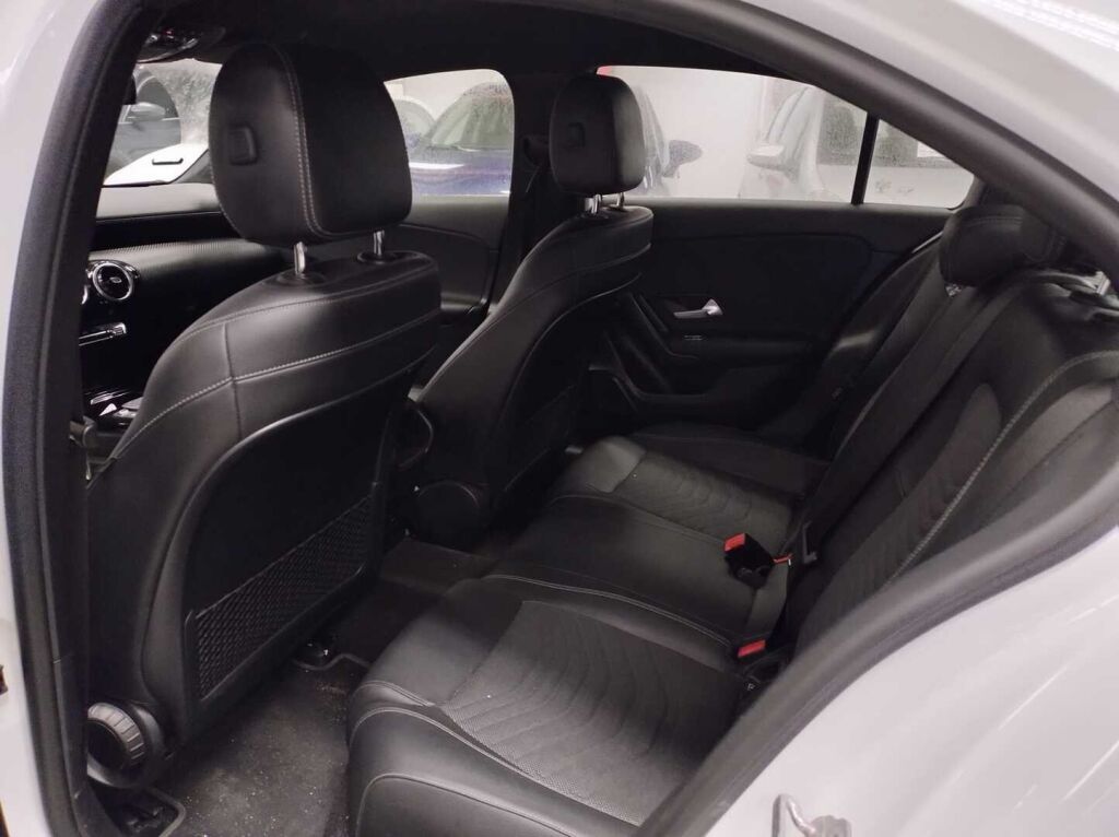 Mercedes-Benz A 2021 Valkoinen