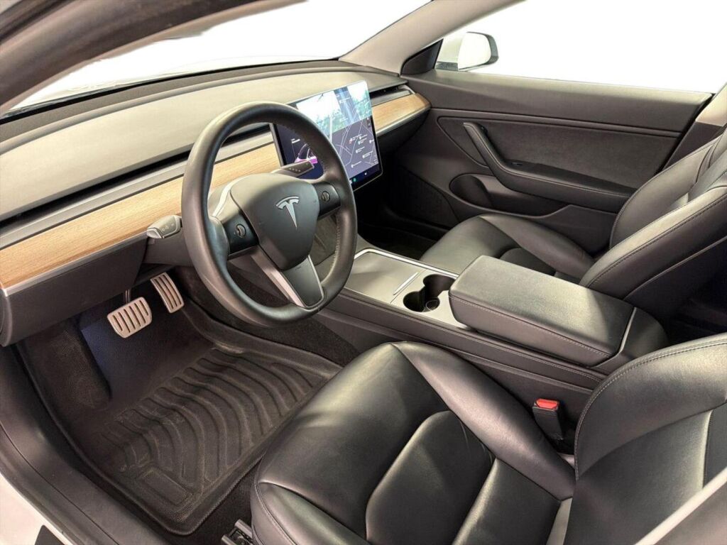 Tesla Model 3 2021 Valkoinen