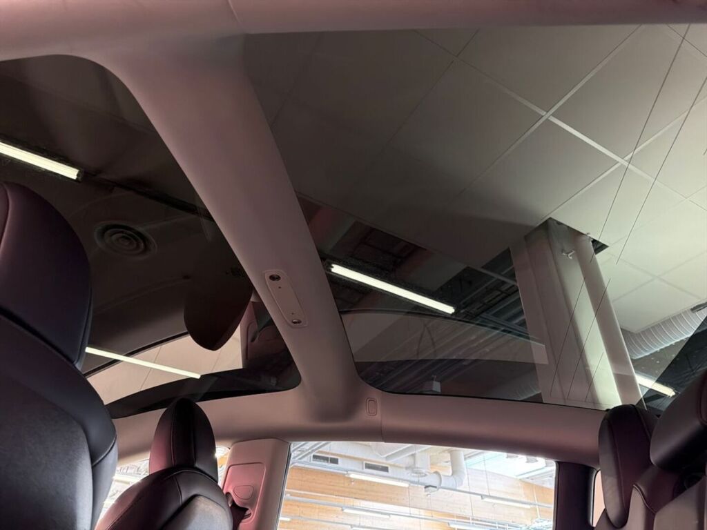 Tesla Model 3 2021 Valkoinen