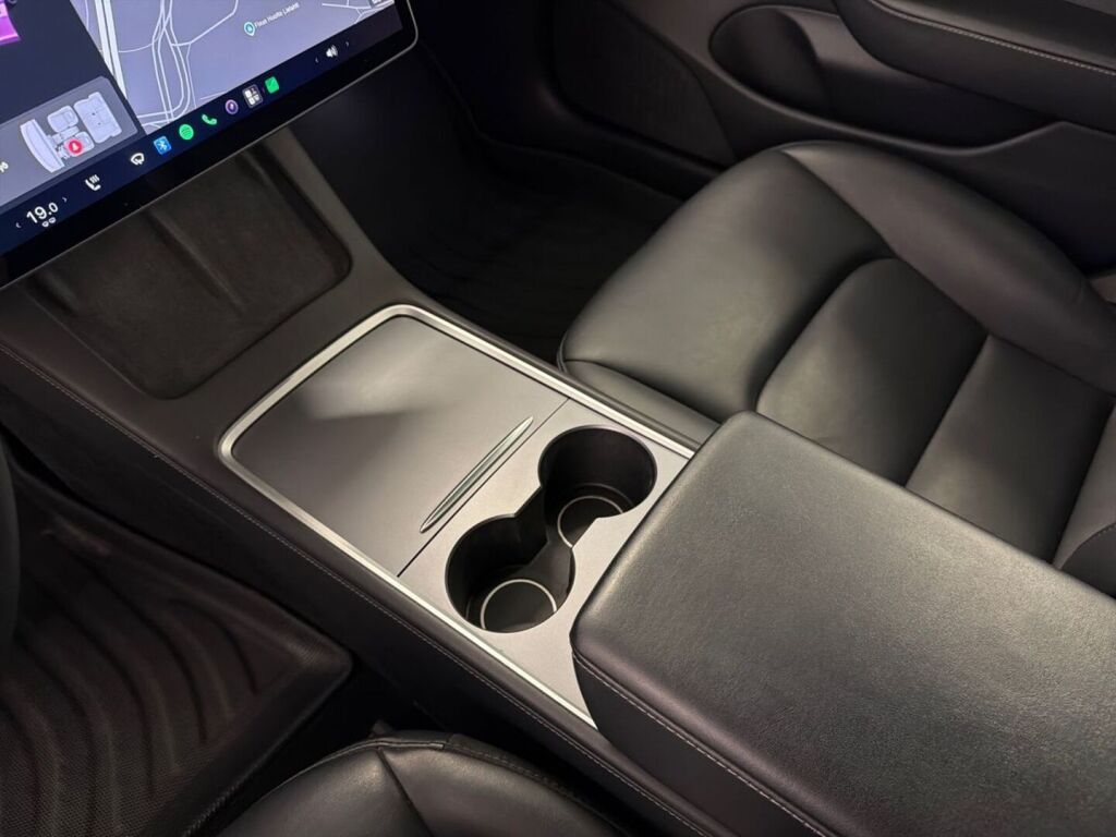 Tesla Model 3 2021 Valkoinen