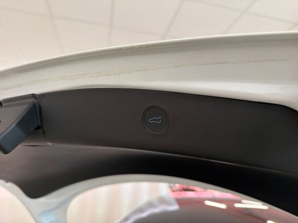 Tesla Model 3 2021 Valkoinen