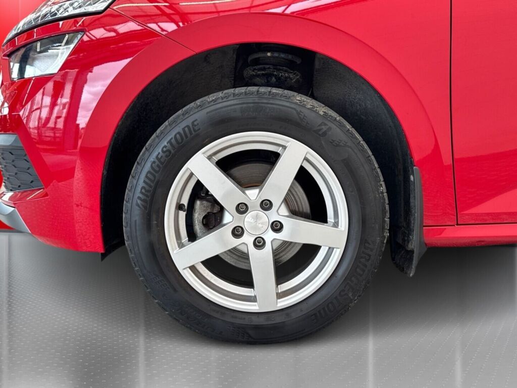 Skoda Kamiq 2020 Punainen
