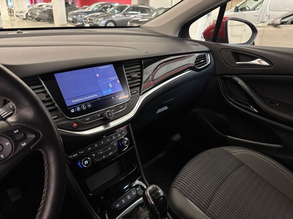 Opel Astra 2020 Punainen