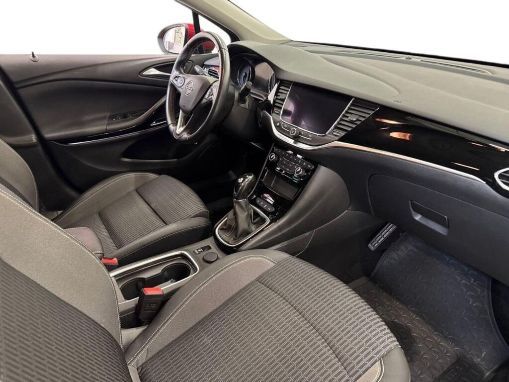 Opel Astra 2020 Punainen
