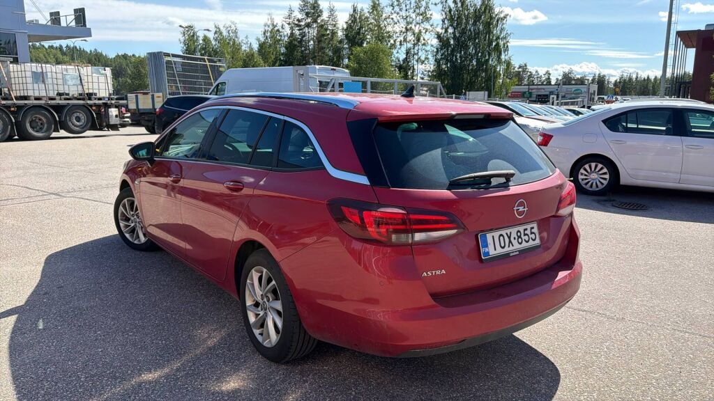 Opel Astra 2020 Punainen