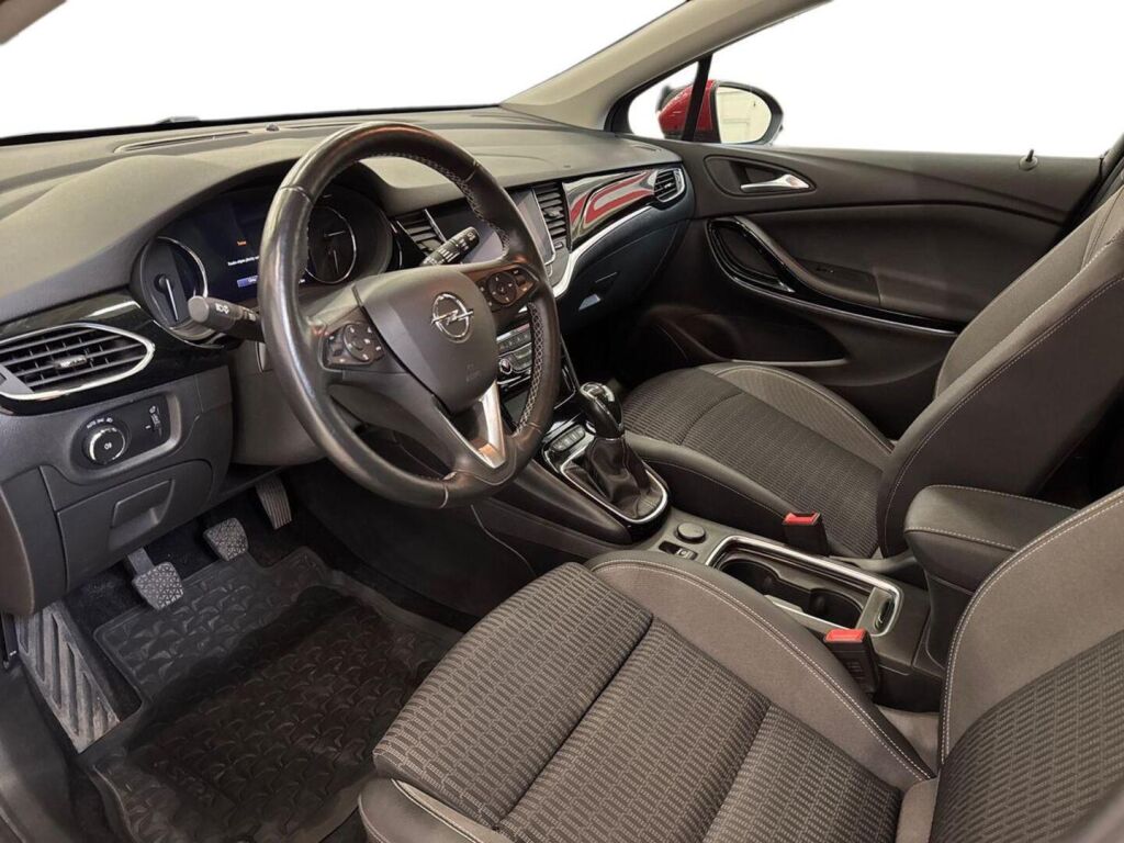Opel Astra 2020 Punainen