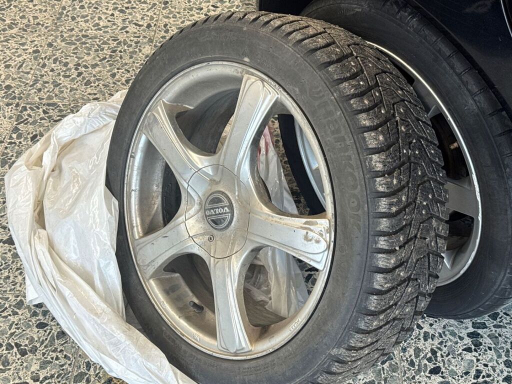 Volvo S40 2006 Musta